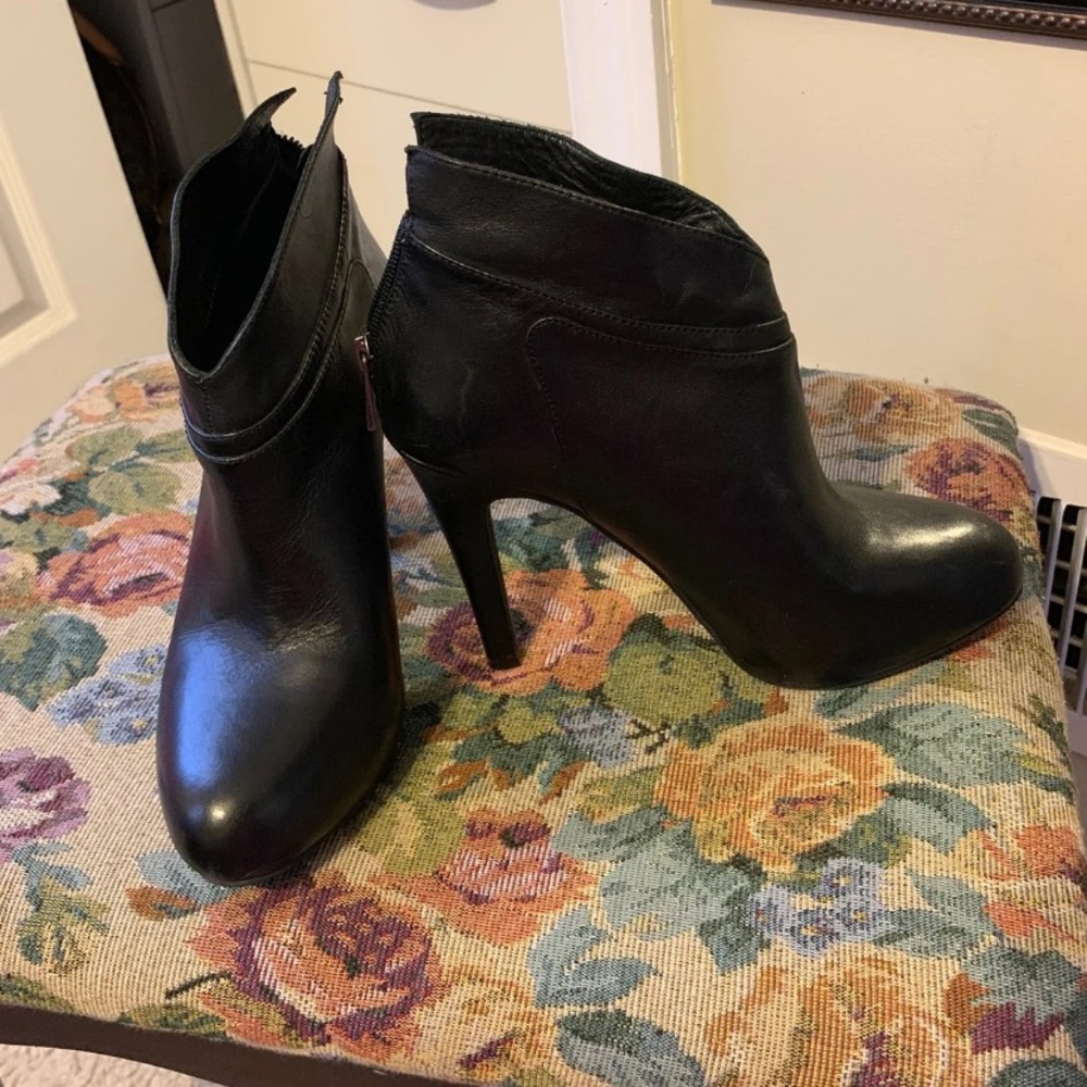 Jessica Simpson Black Ankle Booties size 6